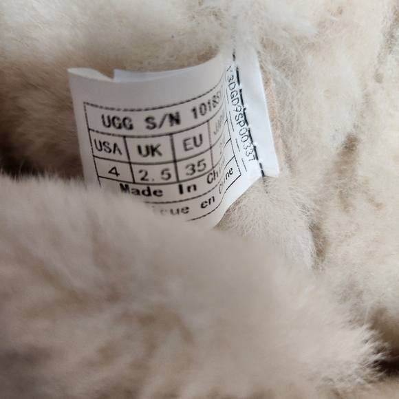 Cozy Ugg Shearling Boots with Pink Pom Poms - Picture 7 of 8